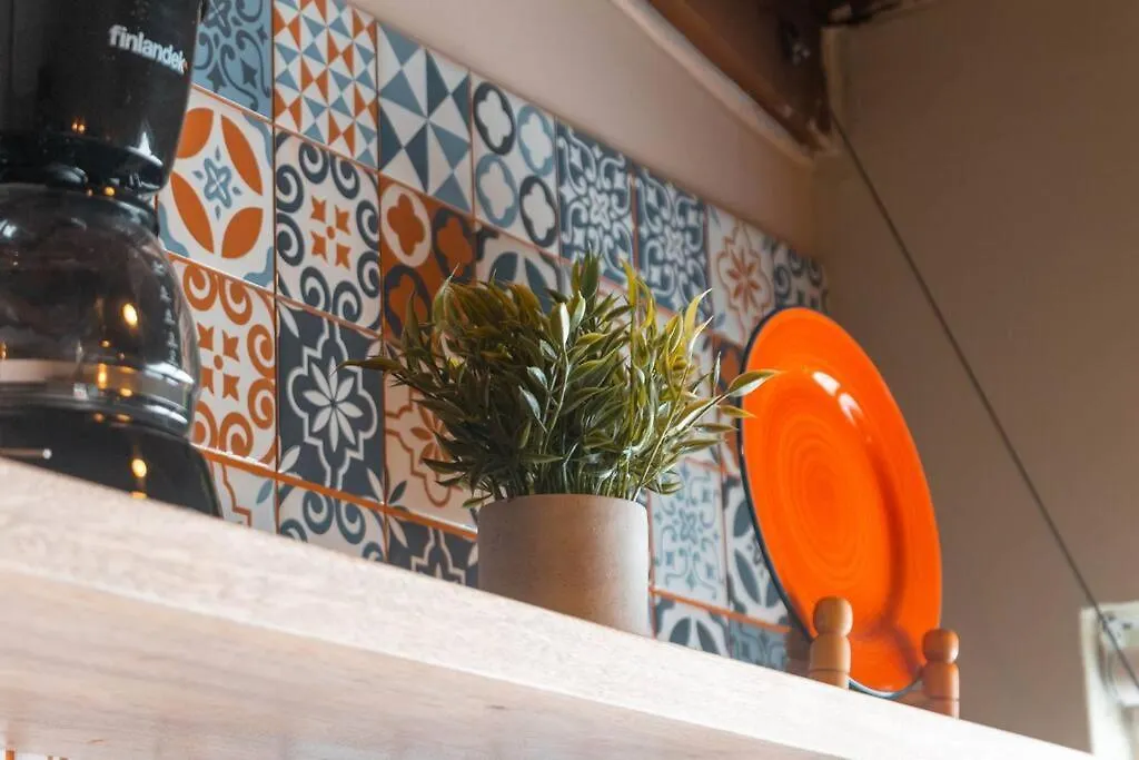 Apartamento En Laureles Barrio Turistico De Medellin Nid205 By Roots Rentals 0*,