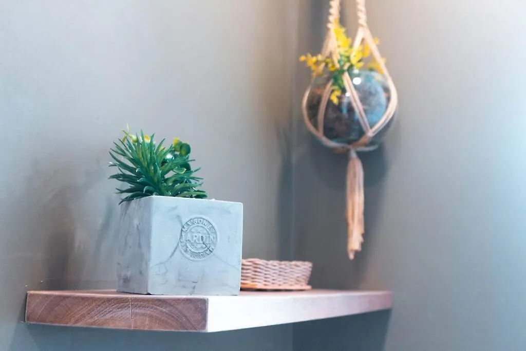 Apartamento En Laureles Barrio Turistico De Medellin Nid205 By Roots Rentals Kolumbien