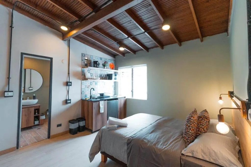 Apartamento En Laureles Barrio Turistico De Medellin Nid205 By Roots Rentals 0*,