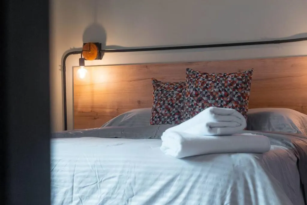 Apartamento En Laureles Barrio Turistico De Medellin Nid205 By Roots Rentals Apartment